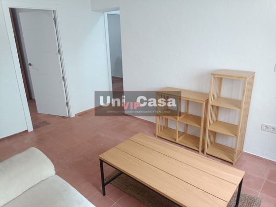 Foto 2 de Alquiler de piso en Santa Rosa - Valdeolleros de 3 habitaciones con muebles y aire acondicionado