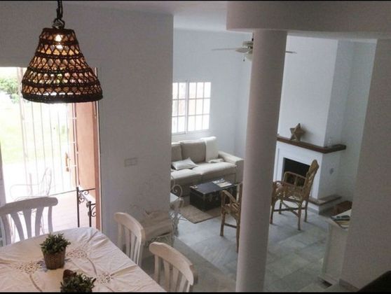 Foto 1 de Casa en lloguer a calle Argentina de 4 habitacions amb terrassa i jardí