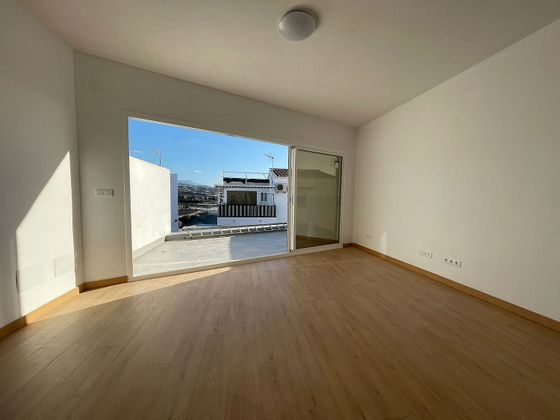 Foto 1 de Casa adosada en venta en calle Algarrobo Costa de 2 habitaciones con terraza y balcón