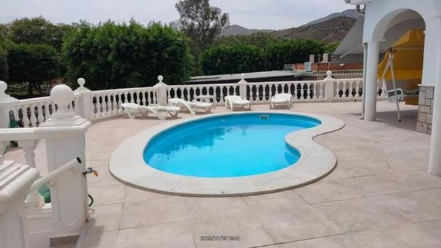 Foto 2 de Xalet en lloguer a calle Oropesa de 4 habitacions amb terrassa i piscina