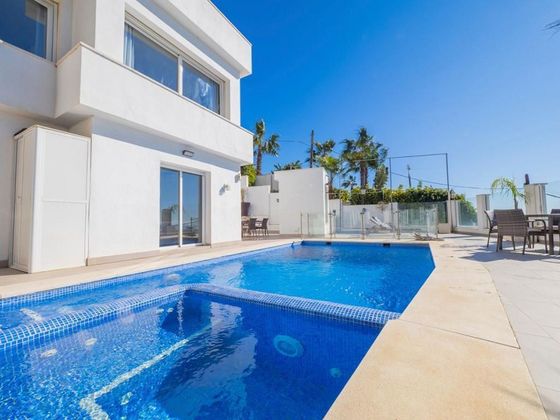 Foto 1 de Xalet en lloguer a urbanización El Faro de 6 habitacions amb terrassa i piscina