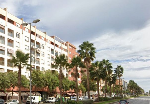 Foto 1 de Piso en alquiler en calle Villanueva de Tapia de 2 habitaciones con terraza y piscina