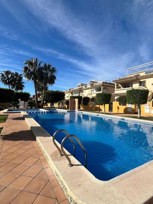 Foto 2 de Venta de dúplex en Cabo Roig - La Zenia de 2 habitaciones con terraza y piscina