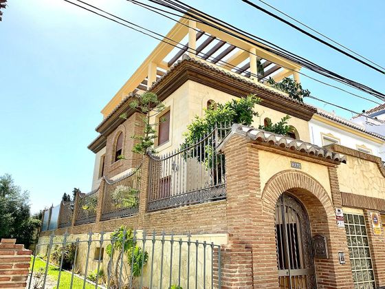 Foto 1 de Xalet en venda a Zona Hispanidad-Vivar Téllez de 3 habitacions amb terrassa i piscina