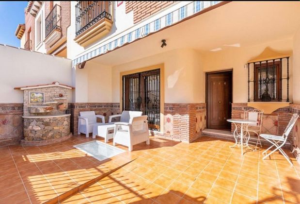 Foto 1 de Casa adosada en venta en Benajarafe – Almayate de 5 habitaciones con terraza y piscina