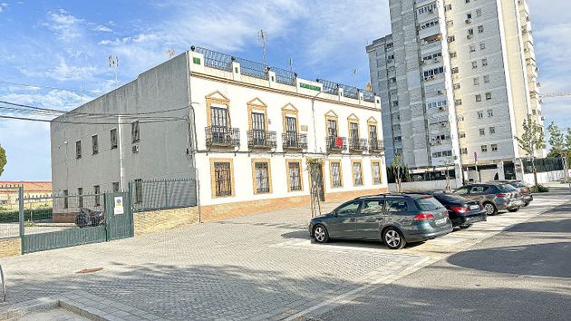 Foto 1 de Pis en venda a avenida De Jerez de 6 habitacions amb terrassa i garatge