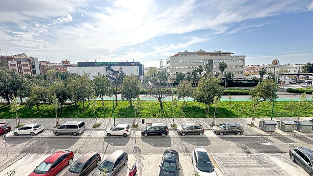 Foto 2 de Pis en venda a avenida De Jerez de 6 habitacions amb terrassa i garatge