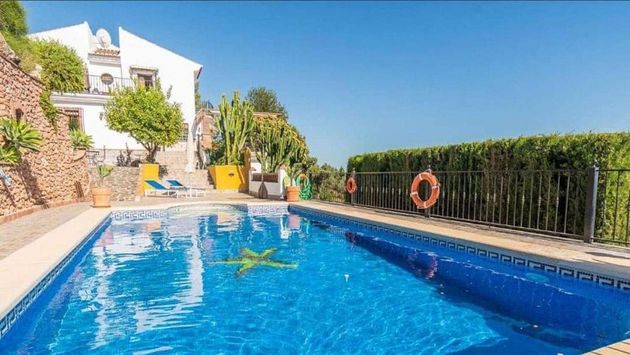 Foto 2 de Chalet en venta en Frigiliana de 7 habitaciones con terraza y piscina