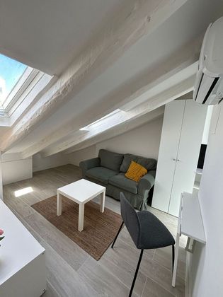 Foto 2 de Alquiler de ático en Argüelles de 1 habitación con muebles y aire acondicionado
