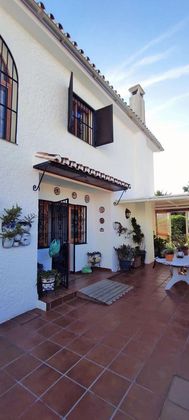 Foto 1 de Chalet en venta en El Pinillo de 5 habitaciones con terraza y piscina