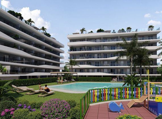 Foto 2 de Pis en venda a Centro - Santa Pola de 3 habitacions amb terrassa i piscina