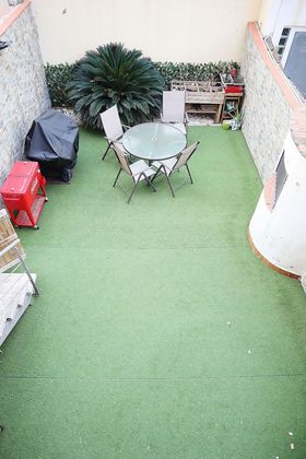 Foto 2 de Casa en venda a Centre - Cordelles de 4 habitacions amb garatge i jardí