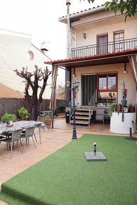 Foto 1 de Casa en venda a Serraparera de 4 habitacions amb terrassa i garatge