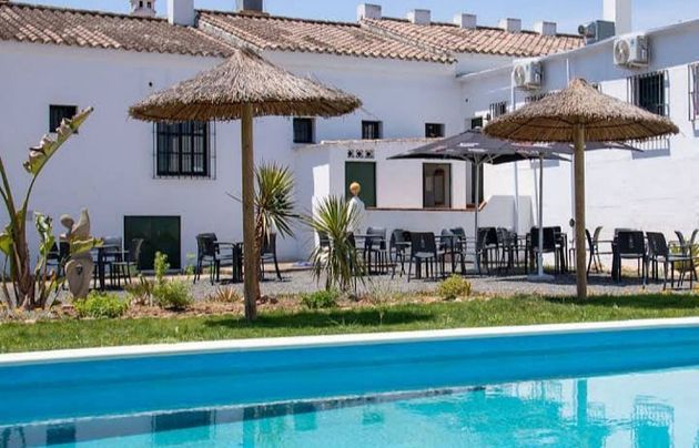 Foto 1 de Venta de casa rural en Algodonales de 16 habitaciones con terraza y piscina