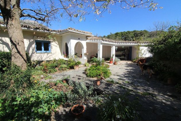 Foto 1 de Casa rural en venta en Casares de 5 habitaciones con terraza y piscina