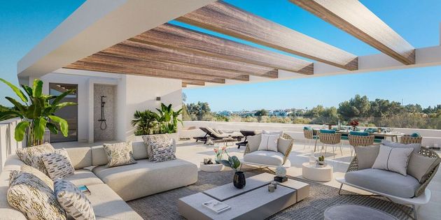 Foto 1 de Àtic en venda a urbanización Guadalmina Alta de 3 habitacions amb terrassa i piscina