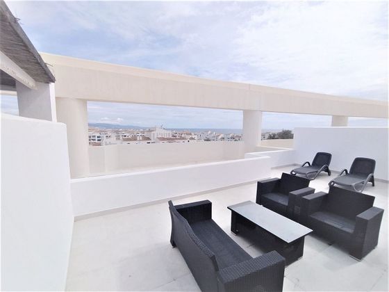 Foto 1 de Alquiler de ático en avenida José Banús de 3 habitaciones con terraza y piscina
