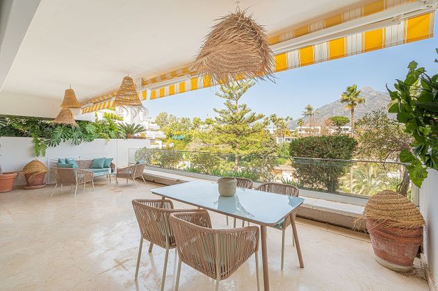 Foto 1 de Venta de piso en calle Terrazas de Las Lomas de Marbella Club Cerr de 3 habitaciones con terraza y piscina