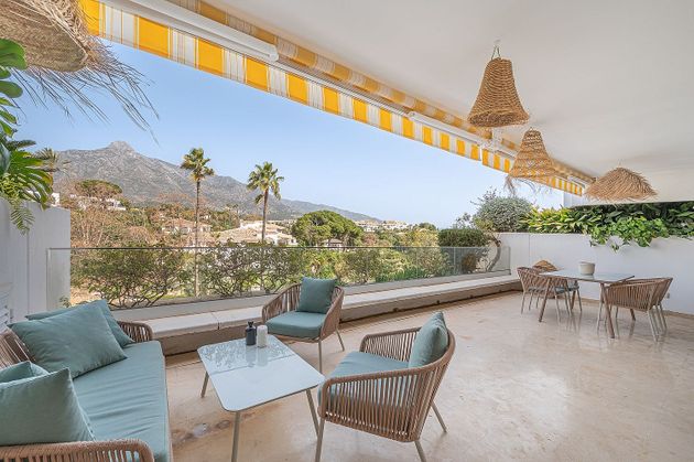 Foto 2 de Venta de piso en calle Terrazas de Las Lomas de Marbella Club Cerr de 3 habitaciones con terraza y piscina