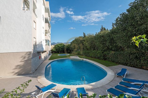 Foto 1 de Pis en venda a Nueva Andalucía centro de 4 habitacions amb terrassa i piscina