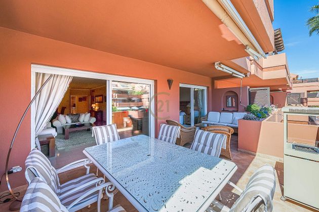 Foto 2 de Pis en venda a Puerto Banús de 2 habitacions amb terrassa i piscina