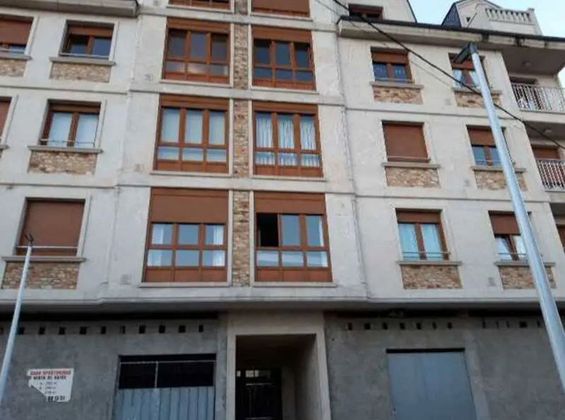 Foto 2 de Venta de piso en calle Neira Vilas de 2 habitaciones y 89 m²