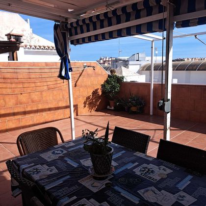 Foto 1 de Ático en venta en calle Casa Balcones de 3 habitaciones con terraza y piscina