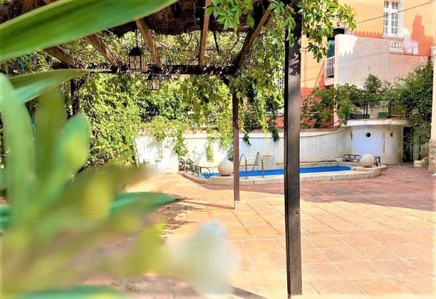 Foto 2 de Venta de chalet en calle Pedro de Quejana de 12 habitaciones con terraza y piscina