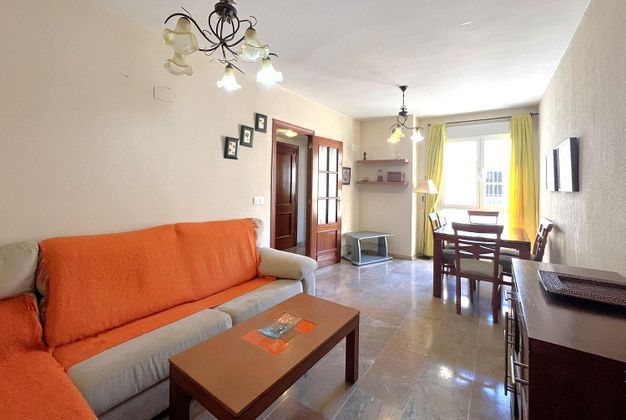 Foto 1 de Piso en alquiler en El Molinillo - Capuchinos de 2 habitaciones con garaje y muebles