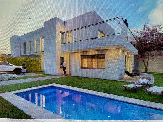 Foto 1 de Casa en venda a avenida De Las Rozuelas de 4 habitacions amb terrassa i piscina