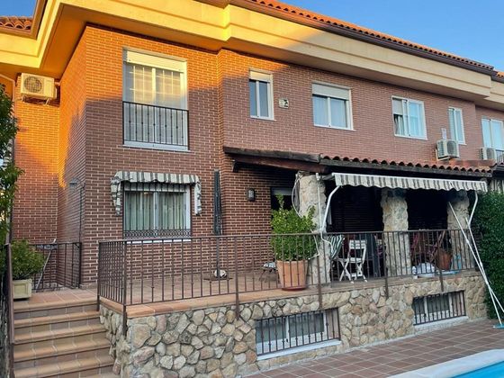 Foto 2 de Casa en venda a calle Jaime Ferrán de 5 habitacions amb terrassa i piscina