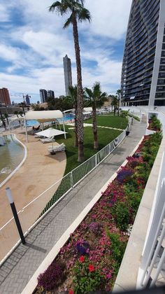 Foto 2 de Pis en lloguer a Playa de Poniente de 2 habitacions amb terrassa i piscina