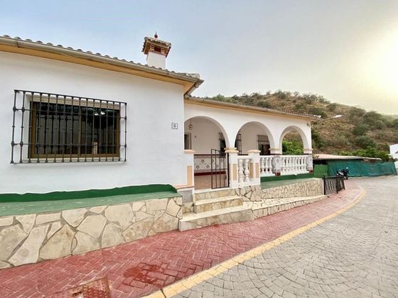 Foto 1 de Casa en venda a Viñuela de 3 habitacions amb terrassa i garatge