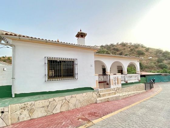 Foto 2 de Casa en venda a Viñuela de 3 habitacions amb terrassa i garatge