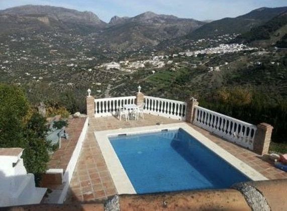 Foto 1 de Casa en venda a Alcaucín de 4 habitacions amb terrassa i piscina
