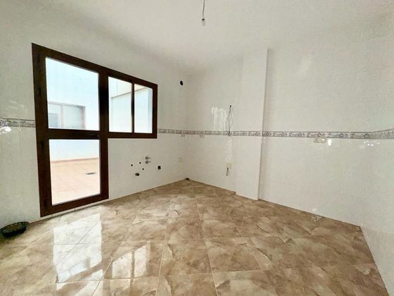 Foto 2 de Pis en venda a Alhama de Granada de 4 habitacions amb terrassa i balcó
