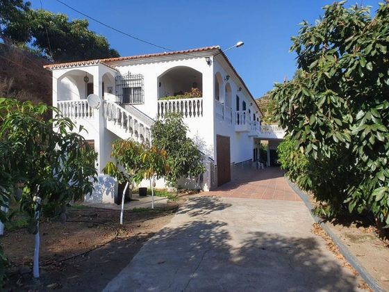 Foto 2 de Casa en venta en Norte - Barrio del Pilar - El Reñidero de 9 habitaciones con jardín y aire acondicionado