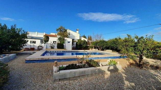 Foto 1 de Venta de casa en Alfaz del Pi Pueblo-Urbanizaciones de 4 habitaciones con terraza y piscina