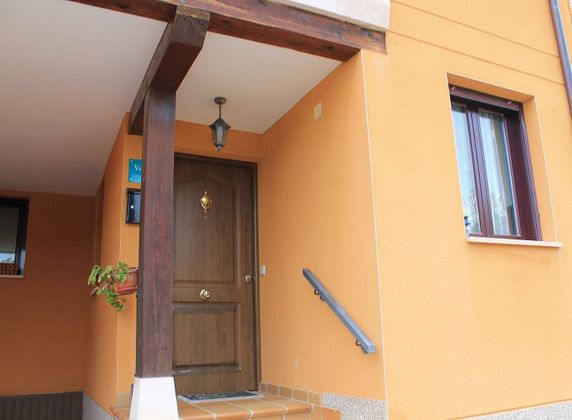 Foto 2 de Casa adosada en venta en Sepúlveda de 3 habitaciones con terraza y garaje