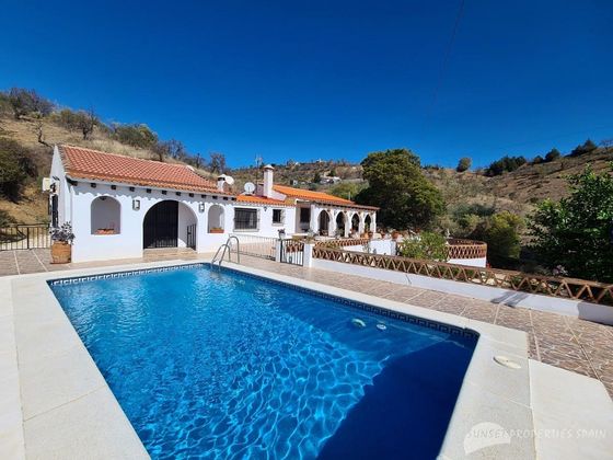 Foto 1 de Casa rural en venta en Casabermeja de 3 habitaciones con terraza y piscina