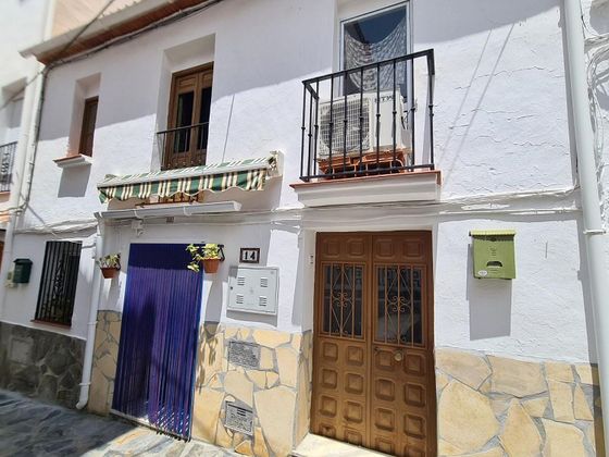 Foto 1 de Casa adossada en venda a Árchez de 6 habitacions amb terrassa i balcó