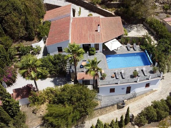 Foto 1 de Venta de casa rural en Árchez de 5 habitaciones con terraza y piscina