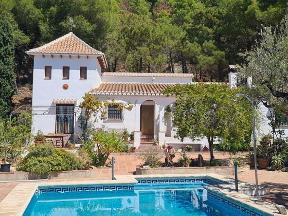 Foto 1 de Casa rural en venda a Árchez de 5 habitacions amb terrassa i piscina