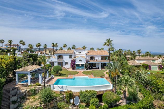 Foto 1 de Xalet en venda a Puerto de Sotogrande-La Marina de 7 habitacions amb terrassa i piscina