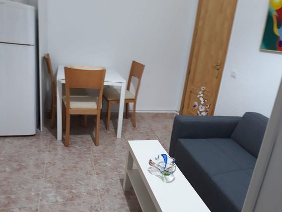 Foto 2 de Alquiler de piso en Acacias de 1 habitación con muebles y aire acondicionado
