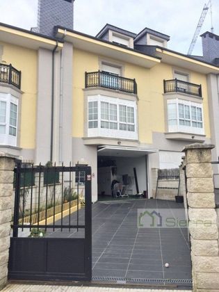 Foto 1 de Casa adosada en venta en Sarria de 3 habitaciones con garaje