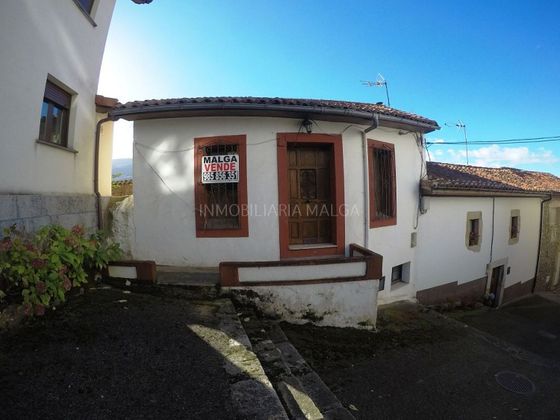 Foto 2 de Casa adossada en venda a Colunga de 4 habitacions amb garatge