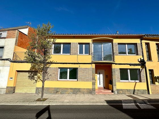 Foto 1 de Venta de casa adosada en calle Jaume Balmes de 4 habitaciones con terraza y jardín