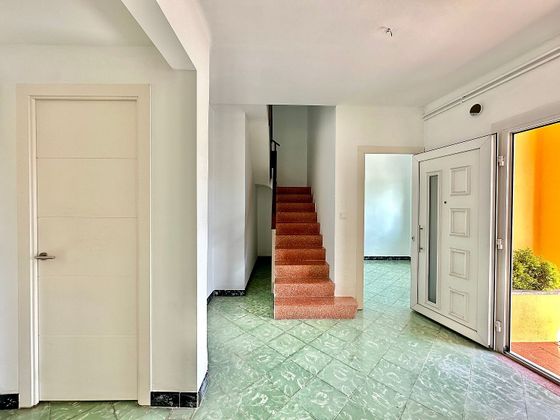 Foto 2 de Casa adossada en venda a calle Jaume Balmes de 4 habitacions amb terrassa i jardí