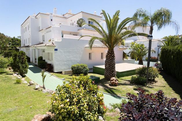 Foto 1 de Piso en venta en Los Monteros - Bahía de Marbella de 3 habitaciones con terraza y piscina